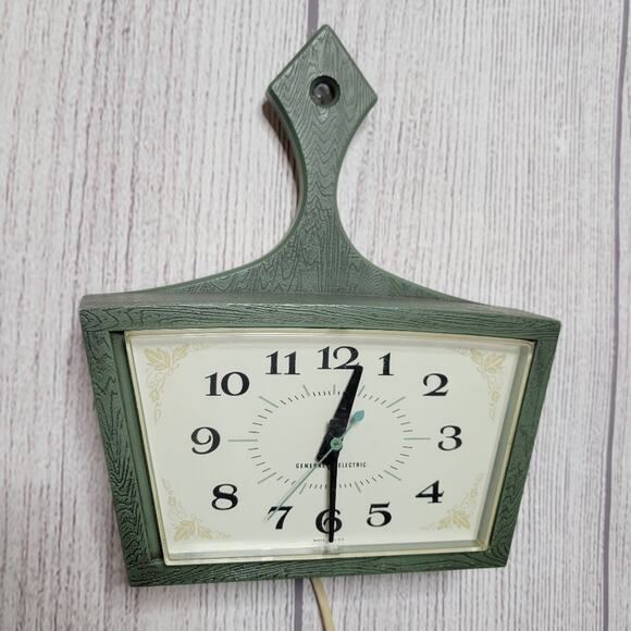 Vintage 60s 70s General Electric Green Plug In Wall Clock, Model 2155 - Picture 2 of 4
